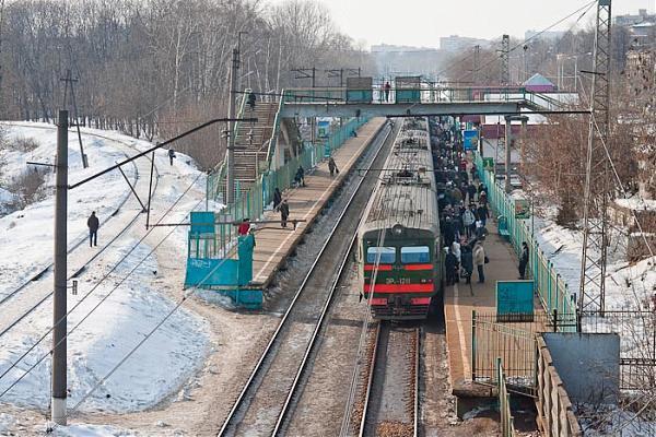 Электропоезд около станции "Ленинградская"