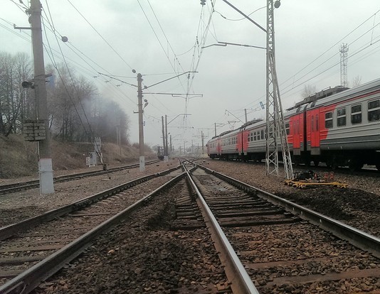 Линии железной дороги около станции "Дедовск"