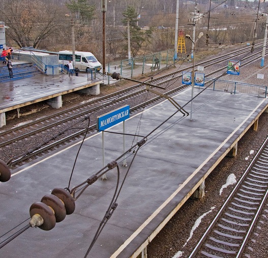Островная платформа на станции "Мамонтовская"