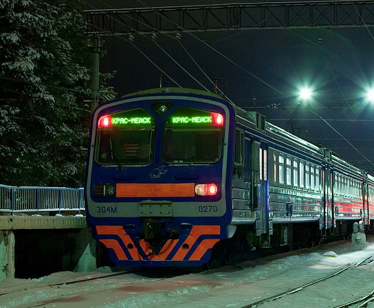 Электропоезд около платформы "Красноармейск"