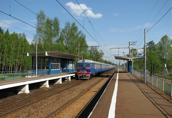Электропоезд около станции "Осеевская"