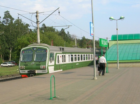Электропоезд около станции "Отдых"