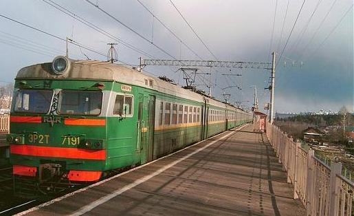 Прибытие электропоезда на станцию Алабушево