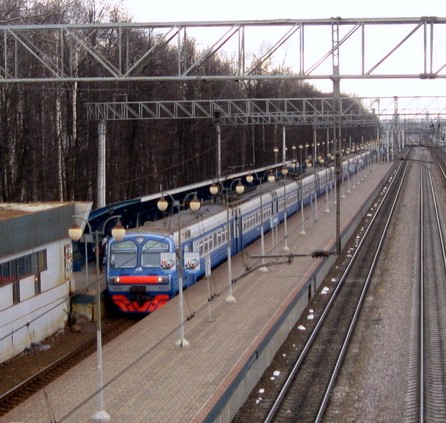 Электропоезд около станции "Перловская" 