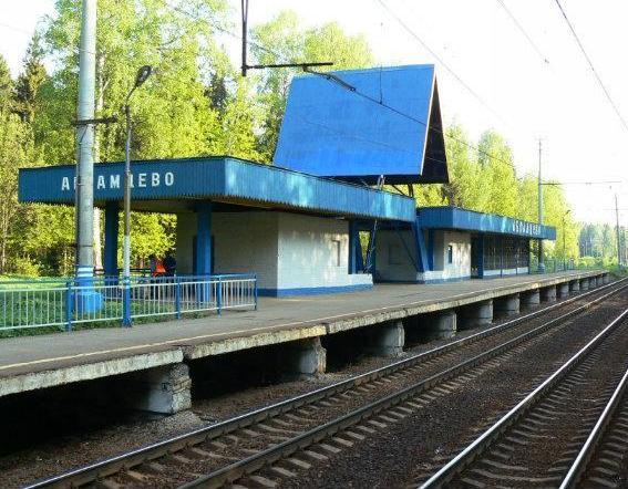 Платформа станции "Абрамцево" в Подмосковье
