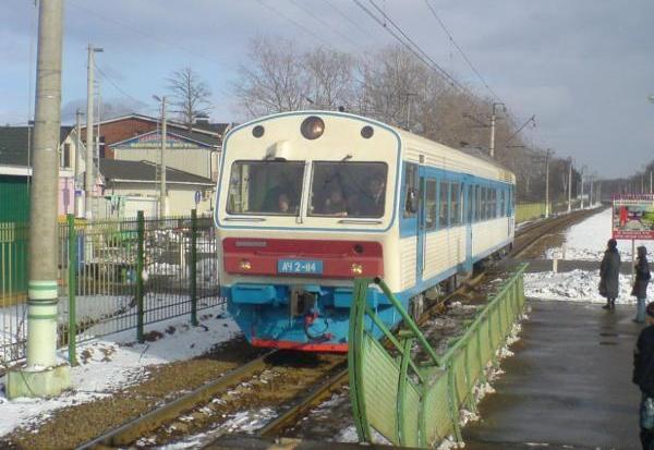 Электропоезд около станции "Жаворонки"