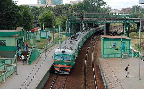 Электропоезд возле платформы "Новая"