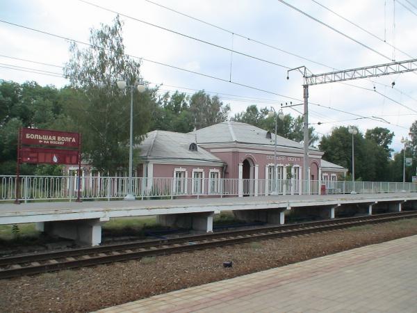 Здание старого вокзала на станции "Большая Волга"
