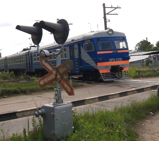Железнодорожный переезд возле станции "Жаворонки"