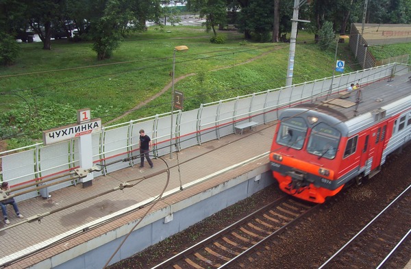 Электропоезд на станции "Чухлинка"