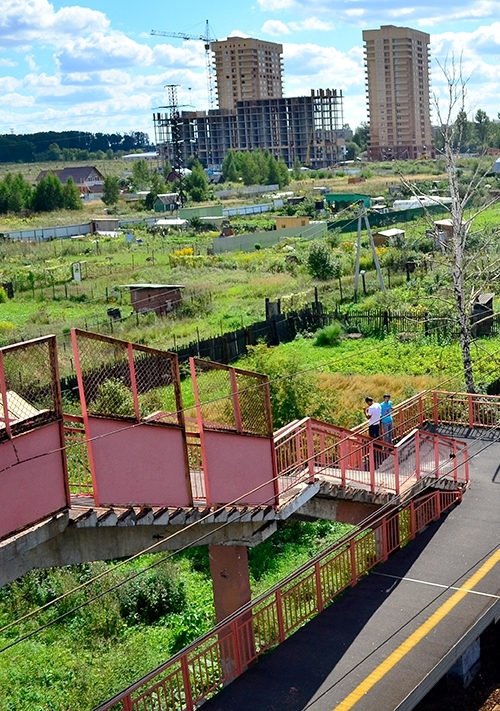 Пешеходный мост соединяющий платформы станции "Депо"